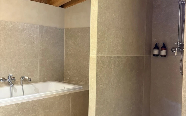 Hotel Le Prieure - 1500m