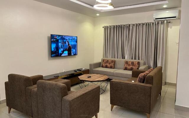 OEK Ensuite 2BED Top Floor flat Karsana Abuja