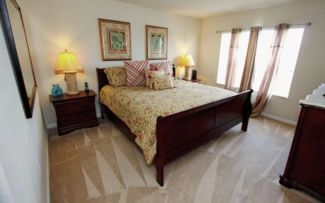 2633 Trafalgar Village