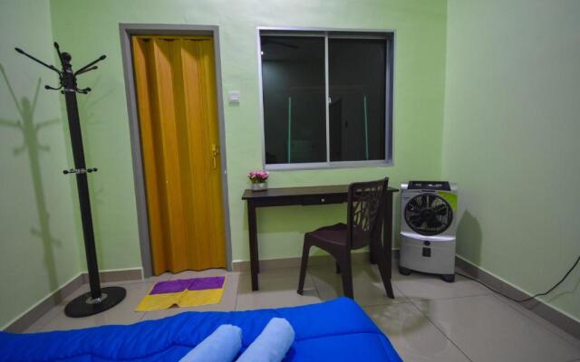 275 Sitiawan Homestay
