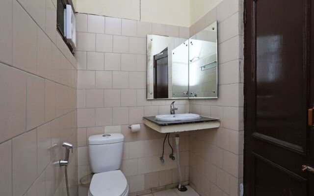 OYO 15791 Flagship Hotel Executive Hazratganj