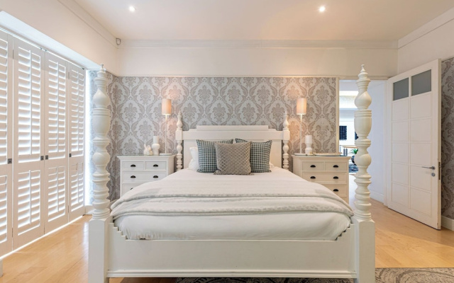 YOLO Spaces - Clifton White House Villa