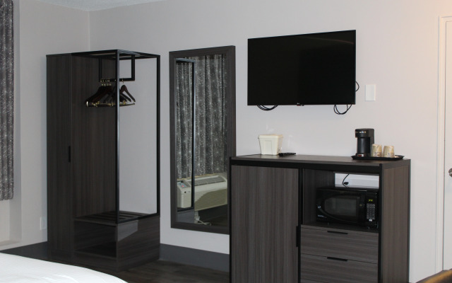 SureStay Plus by Best Western Windsor