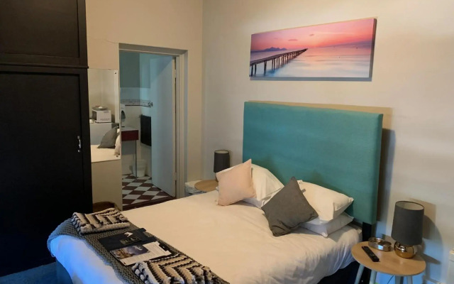 Hello Adelaide Motel and Apartments