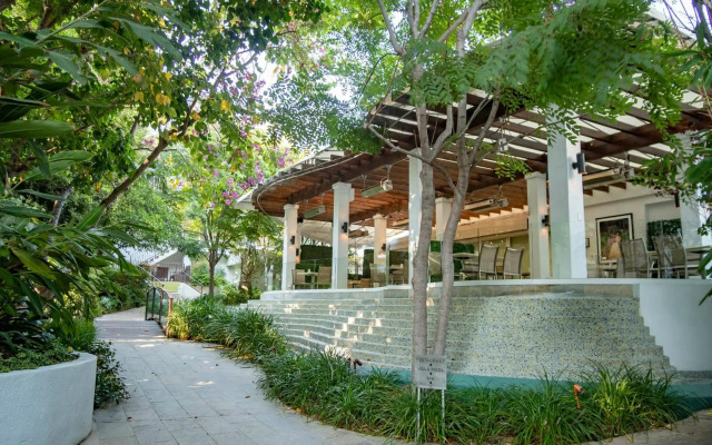 Sunset Marquis
