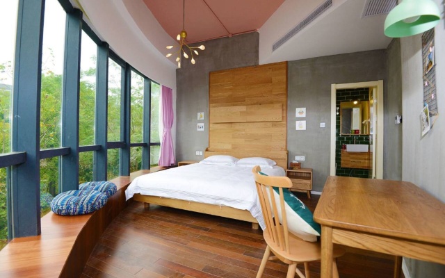 J Trip Youth Hostel
