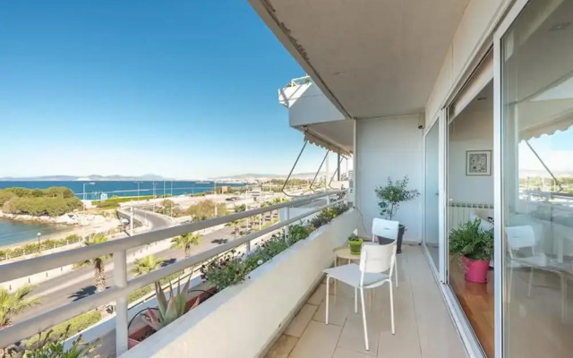 Amazing Beach Apt Panoramic View Next to Marina Alimos