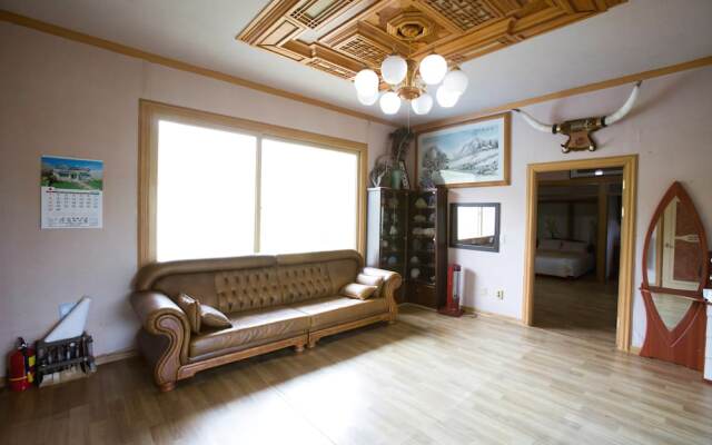 Wangju Godeok Pension