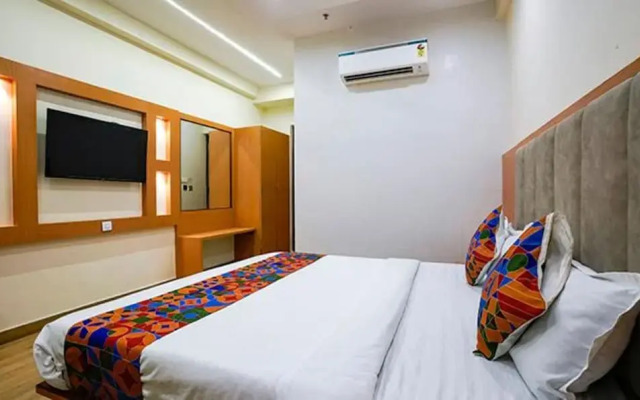 Fabhotel 7 Square