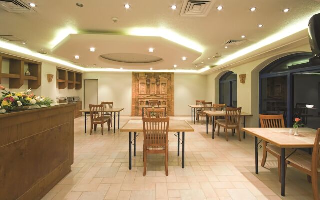 Delmon Suites