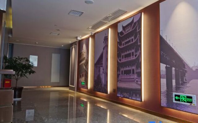 Mercure Hotel (Wuhan Yangluo Development Zone)