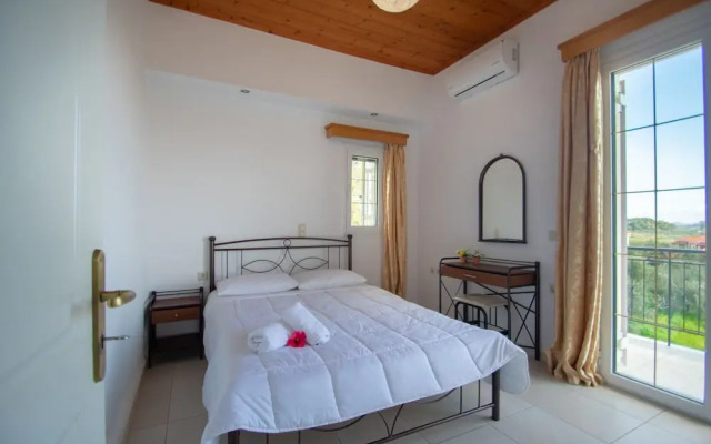 Family Private Homes with Sea View
