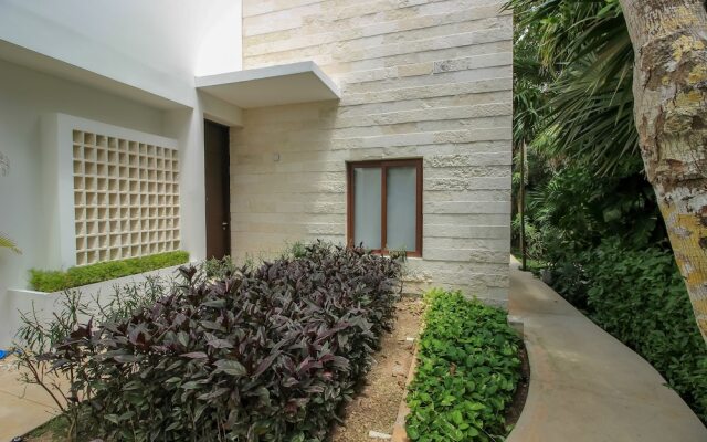 Family Home with Ocean View by Olahola