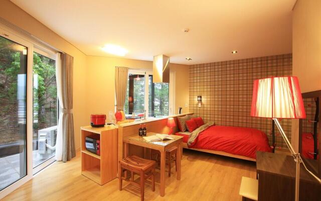 Namiseom Koi Couple and Family Pension