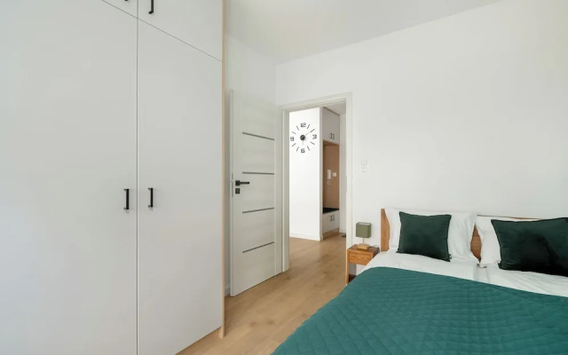 Apartment With Parking by Renters