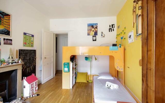 Comfortable Parisian Home 2Mins From Metro Line 7