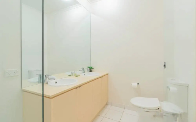 3 Bedroom Condo - Access to Pool Torquay