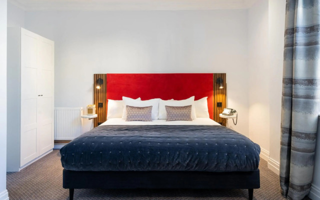 Berkeley Square Hotel