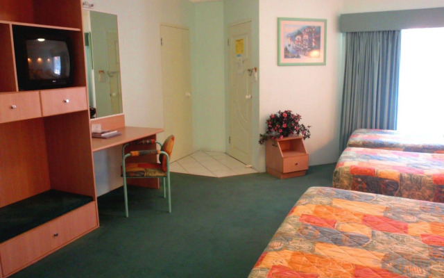 Runaway Bay Motor Inn