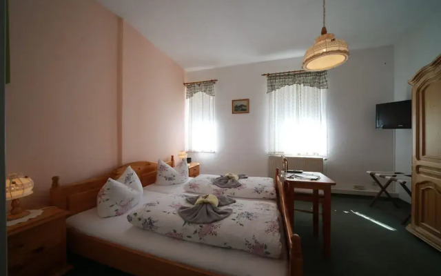 Gaststätte & Pension Lichtenhainer Wasserfall