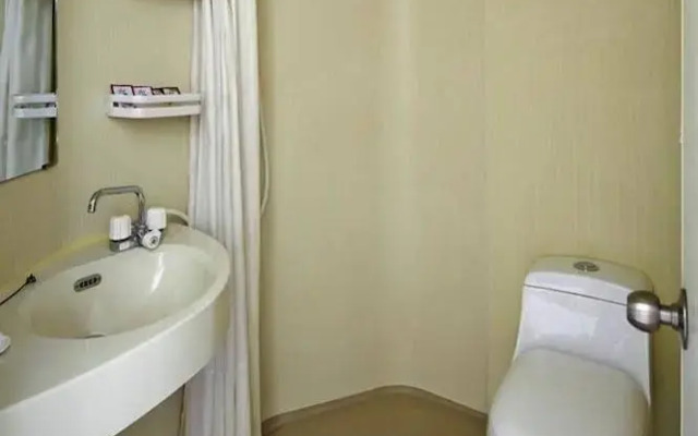 Super 8 Hotel Jinan Railway Station Square