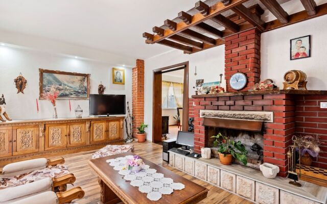 Lovely Apartment in Pakoštane With Private Swimming Pool
