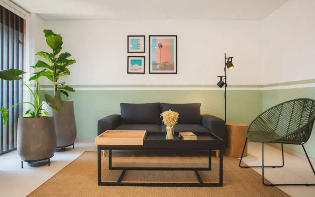 Amazing w Balcony 3 BR in Laureles Medell n