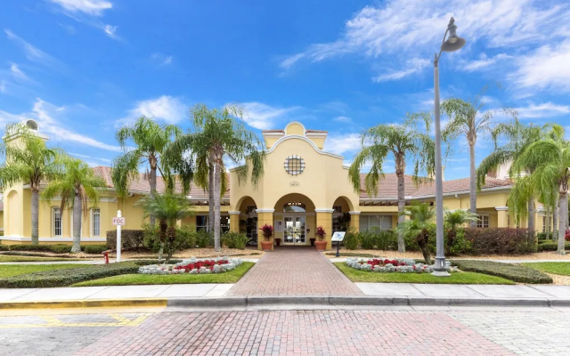 Casa Luna Deluxe 3 Bedroom Condo by Redawning