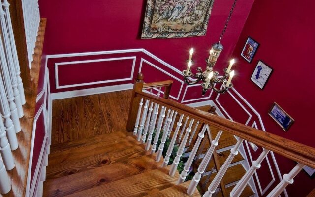 White Oak Manor Bed & Breakfast
