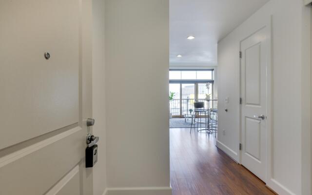 Fully furnished 1BR Apartment - Downtown Location