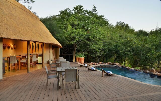 Victoria Falls Safari Club