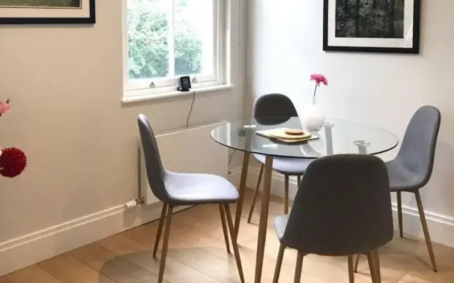 Signet Apartments - Carlyle House