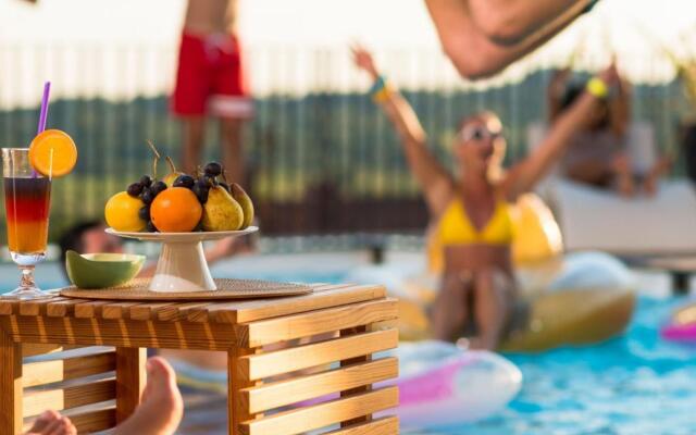 Topazio Vibe Beach Hotel & Apartments - Adults Friendly