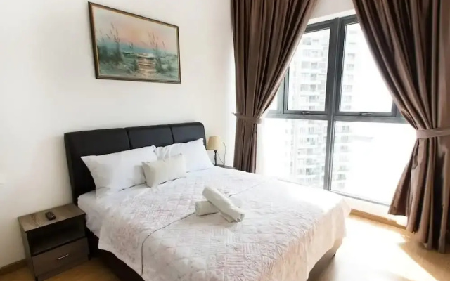 High-floor 2BR Suite, Water Views, Free Parking