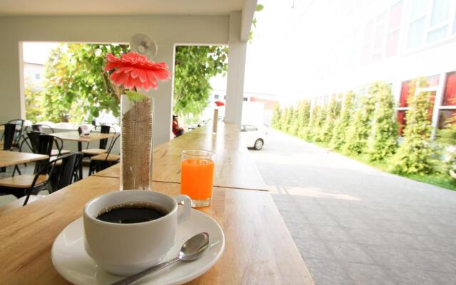 The Zell Budget Hotel Buriam