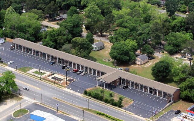 Scottish Inn & Suites