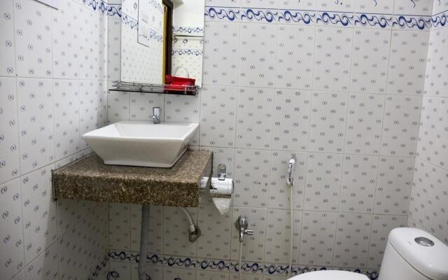 OYO Rooms Rajmahal Square 2