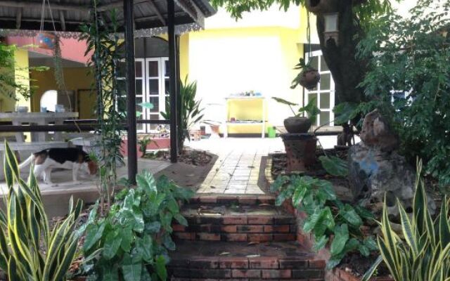 Yellow house(Furtune Inn)