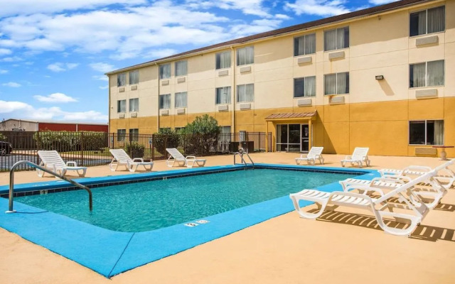 Days Inn & Suites by Wyndham Foley