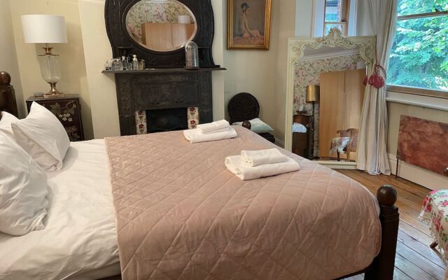 4 Bedroom House Near Seven Dials