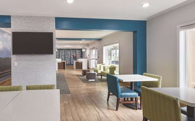 La Quinta Inn & Suites by Wyndham Central Point - Medford