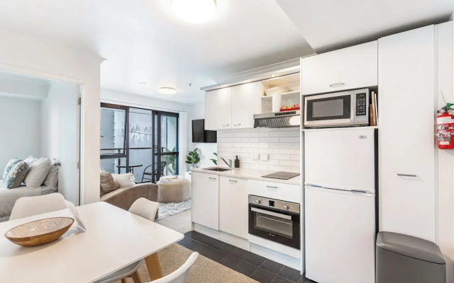 Central 3BR Full Kitchen & Amenities Zodiak Stays