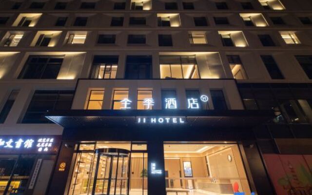 JI Hotel (Shanghai Baoyang Road Subway Station)