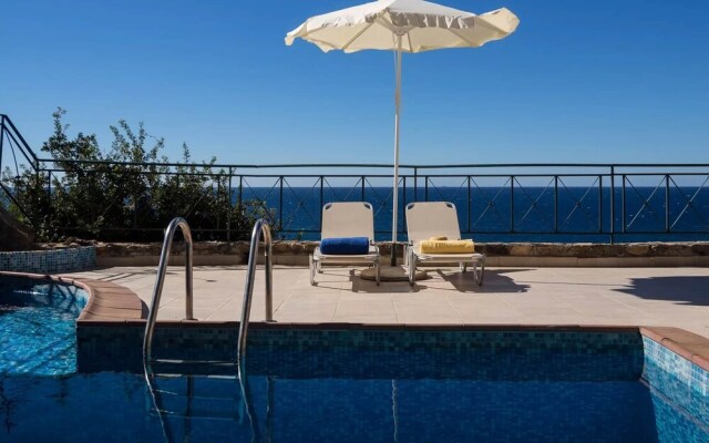 Villa Meliti is a luxury villa with the sea just a breath away.