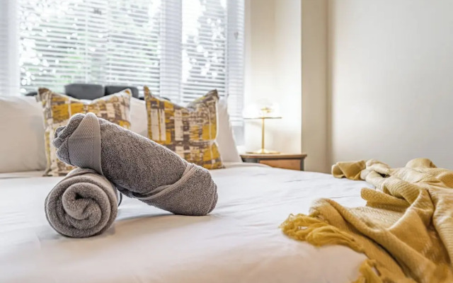 Cozy 1 Bedroom Townhouse