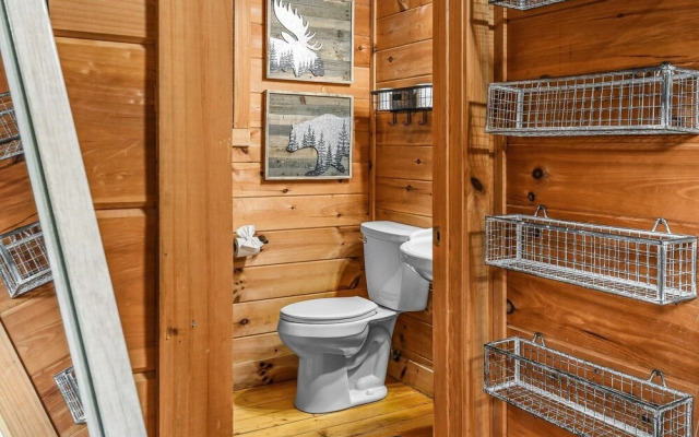 Willow Creek 2 Bedroom Cabin by RedAwning