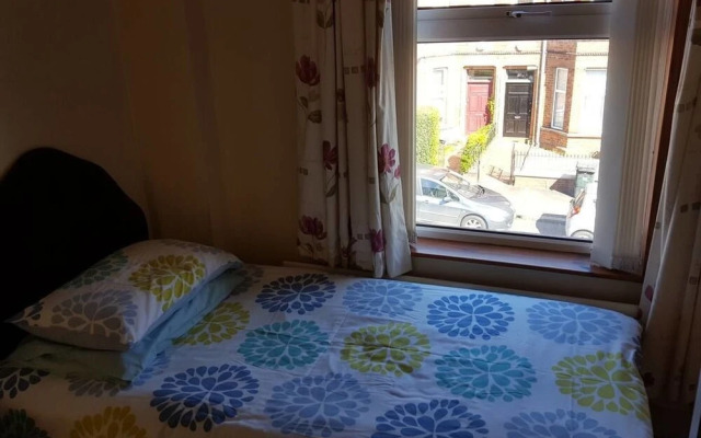Belfastbreaks - Modern 4 Bedroom Townhouse in South Belfast