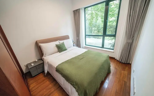 Tyms 2BR APT Lujiazui Renheng Riverside