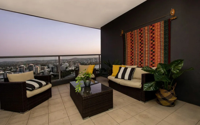 CBD African Charm, Story Bridge & River Views