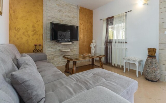 Amazing Apartment in Kosinozici With 1 Bedrooms, Wifi and Outdoor Swimming Pool